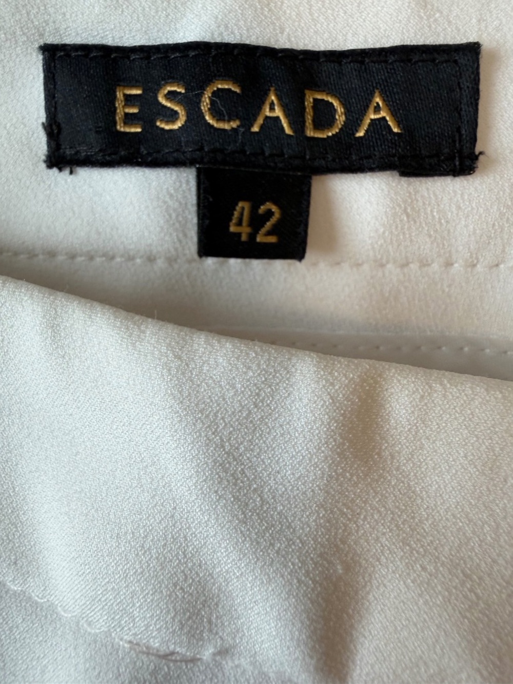 DONATED ESCADA Size  EU42 cream color ankle length cropped pants